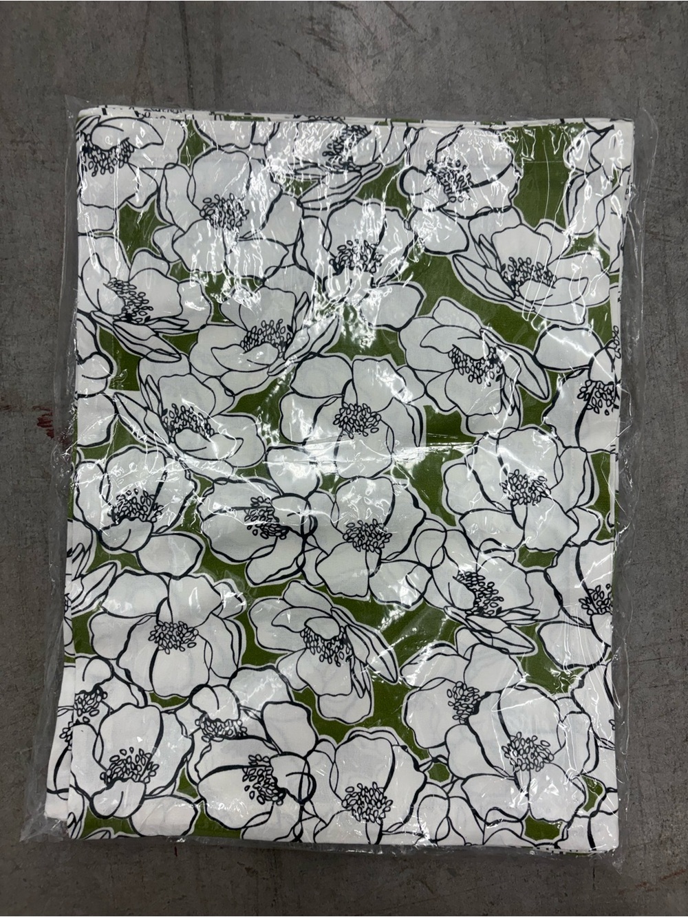 Retro Style Green Floral Cloth Placemats Set Of 16 New In Packaging.